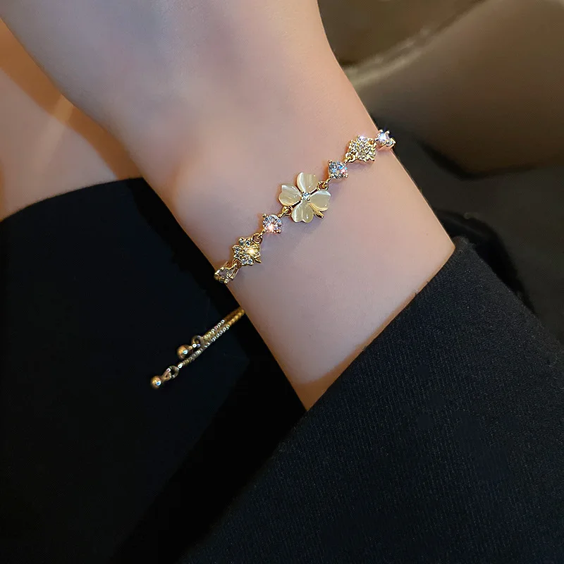 

Fashion Inlaid Rhinestones Petal Flower Bracelet Female Personality Fashion Unique Design Bracelet Wedding Jewelry Birthday Gift