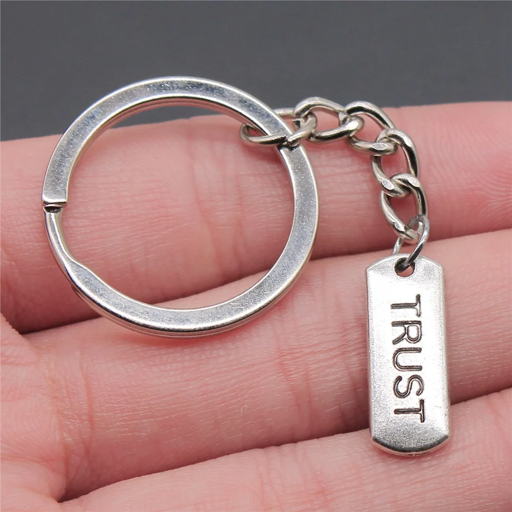 

Dropshipping Souvenirs Gift Men Keychain 2 Colors 21x8mm Trust Pendant Keyring