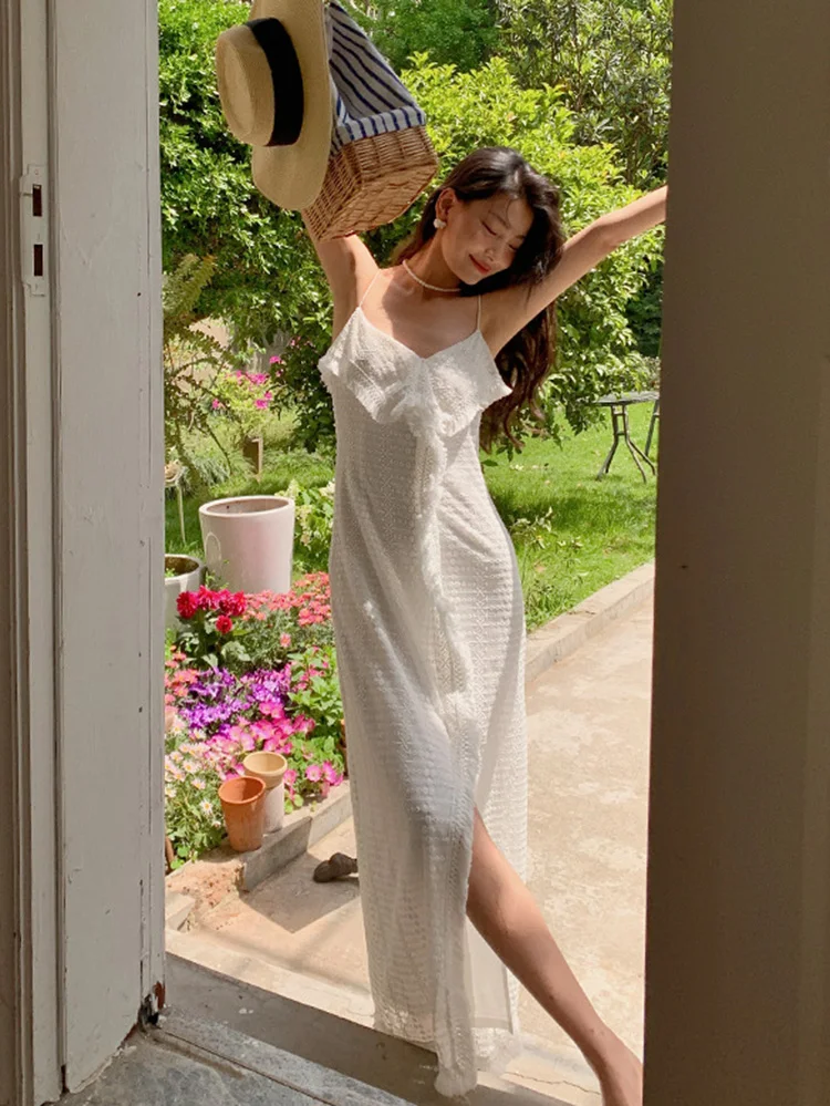 

Женское платье-макси с вышивкой во французском стиле