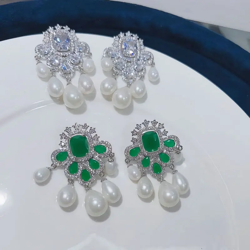 Билицветные модные серьги-кисточки с зеленым кубическим цирконием и белым