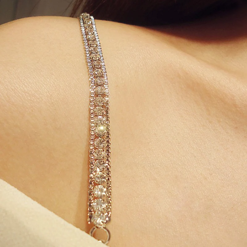 Привлекательный женский бюстгальтер с кристаллами