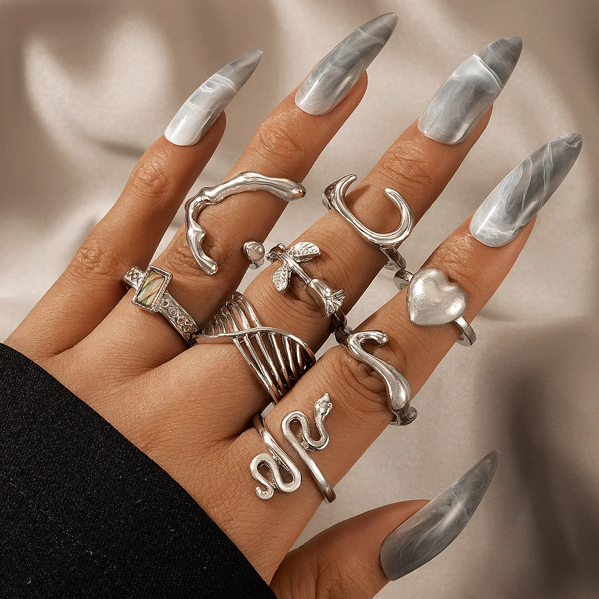 

New 2022 Ethnic Wind Rose Snake Love 8-piece Silver Ring