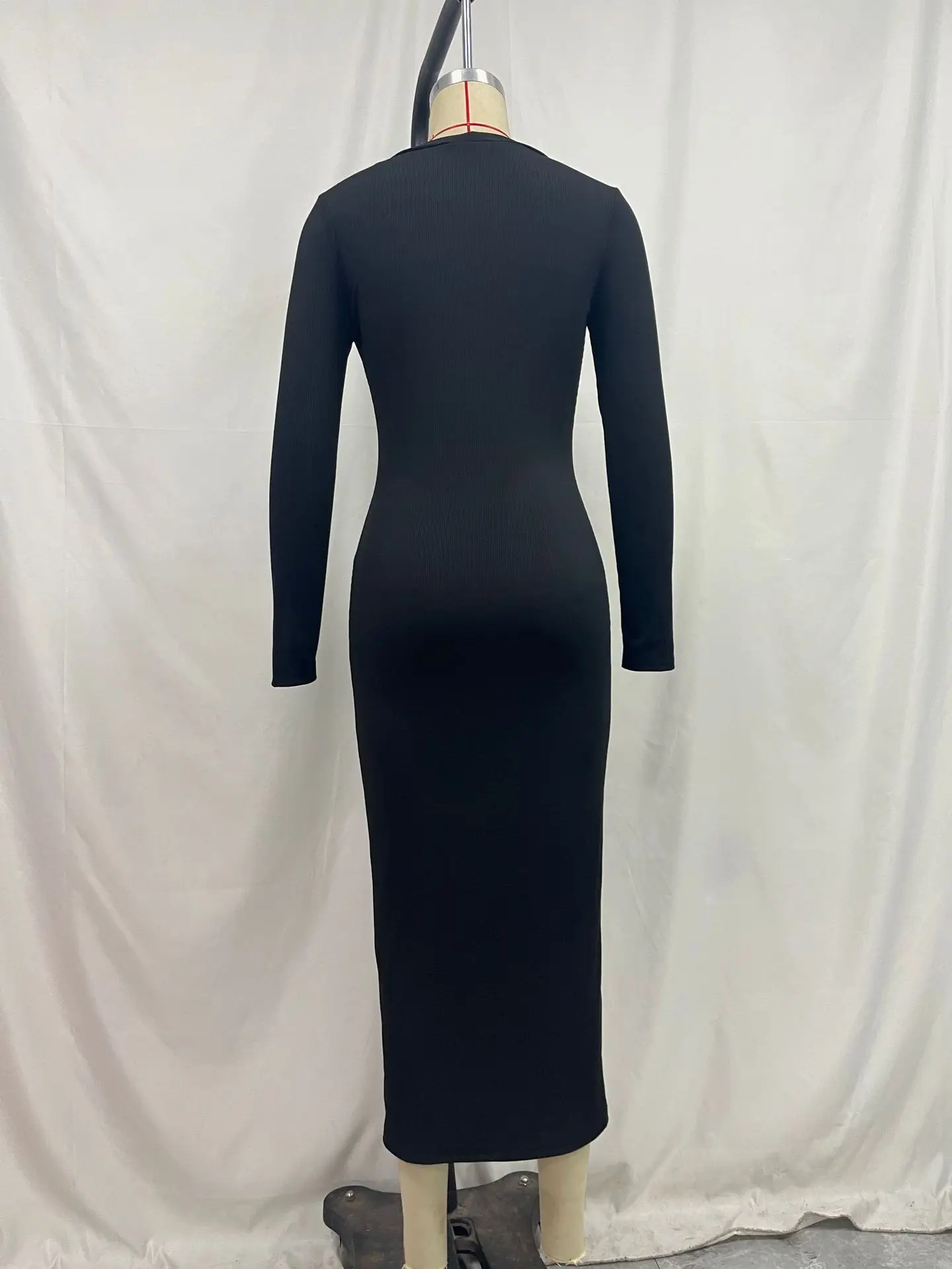 SKMY Платье из полиэстера черного цвета