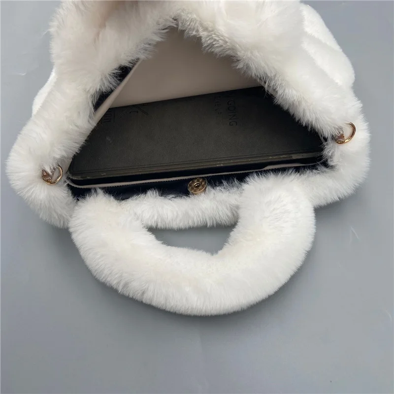 Женская сумка на плечо радужная плюшевая через с металлическим ремешком для