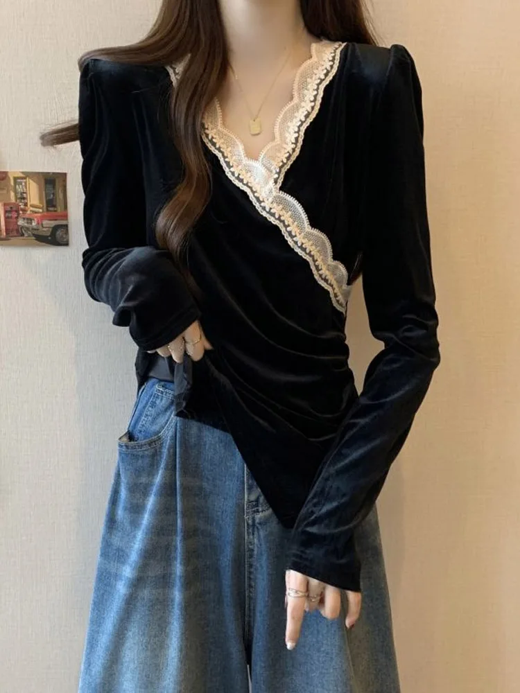Plus size Velvet Shirt Women Autumn and Winter Age-Reducing Design Sense V-neck Lace Slim fit Chubby Girl Irregular Top