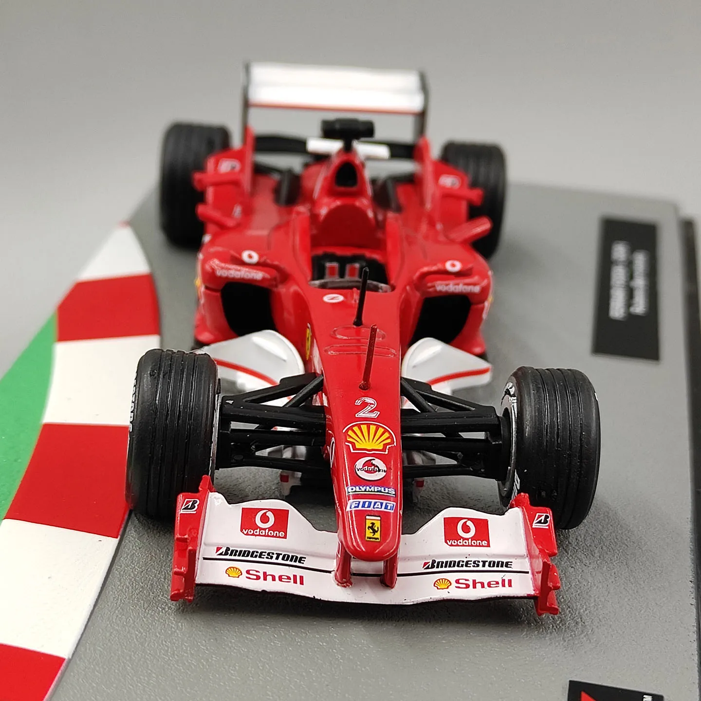 Фото Модель Ferrari F2004-2004 в масштабе 1:43 # Модель гоночного автомобиля Формулы-2 из сплава №4