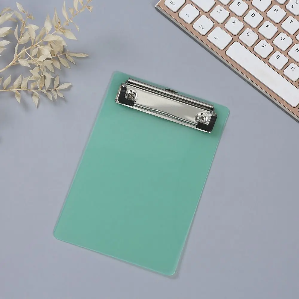 

Пластиковая мини-папка A6 с зажимом