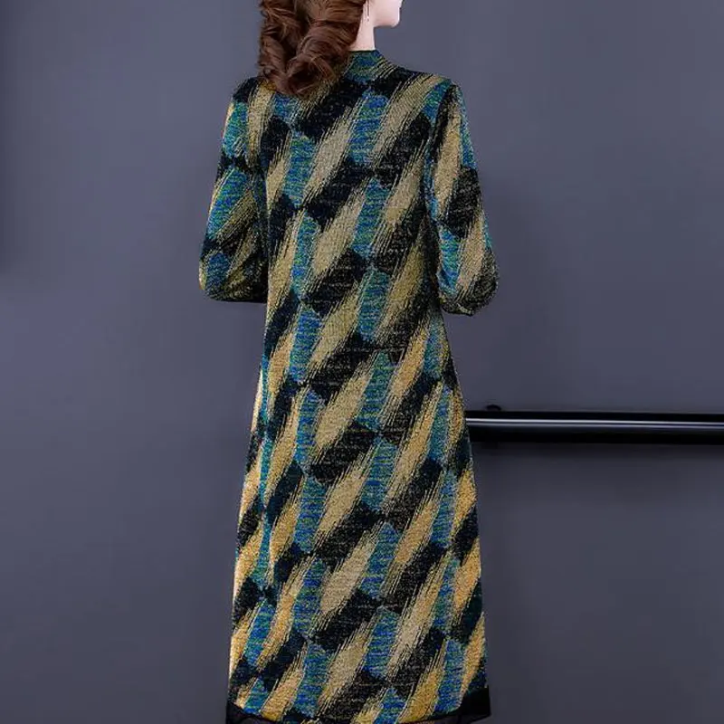 Женское шелковое платье с круглым вырезом