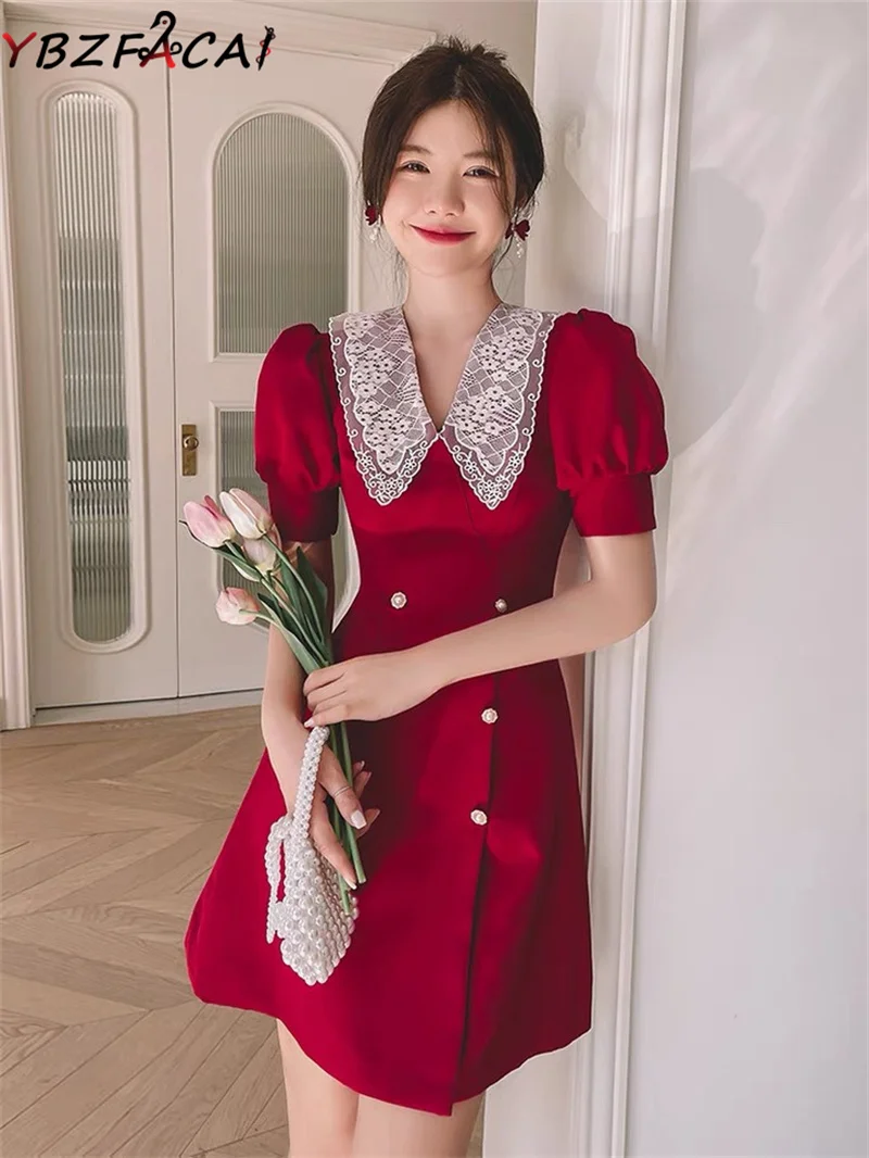 

Женское платье в стиле ретро, черное двубортное красное банкетное платье с кружевом, отложным воротником, рукавами-пузырьками и жемчужинам...