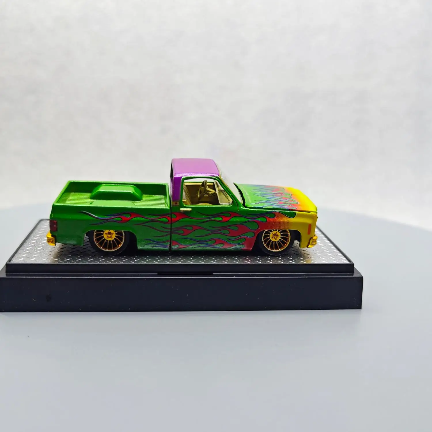 Машины M2 1/64 1975 GMC Sierra Grande 15 зеленое пламя литая модель автомобиля из сплава под