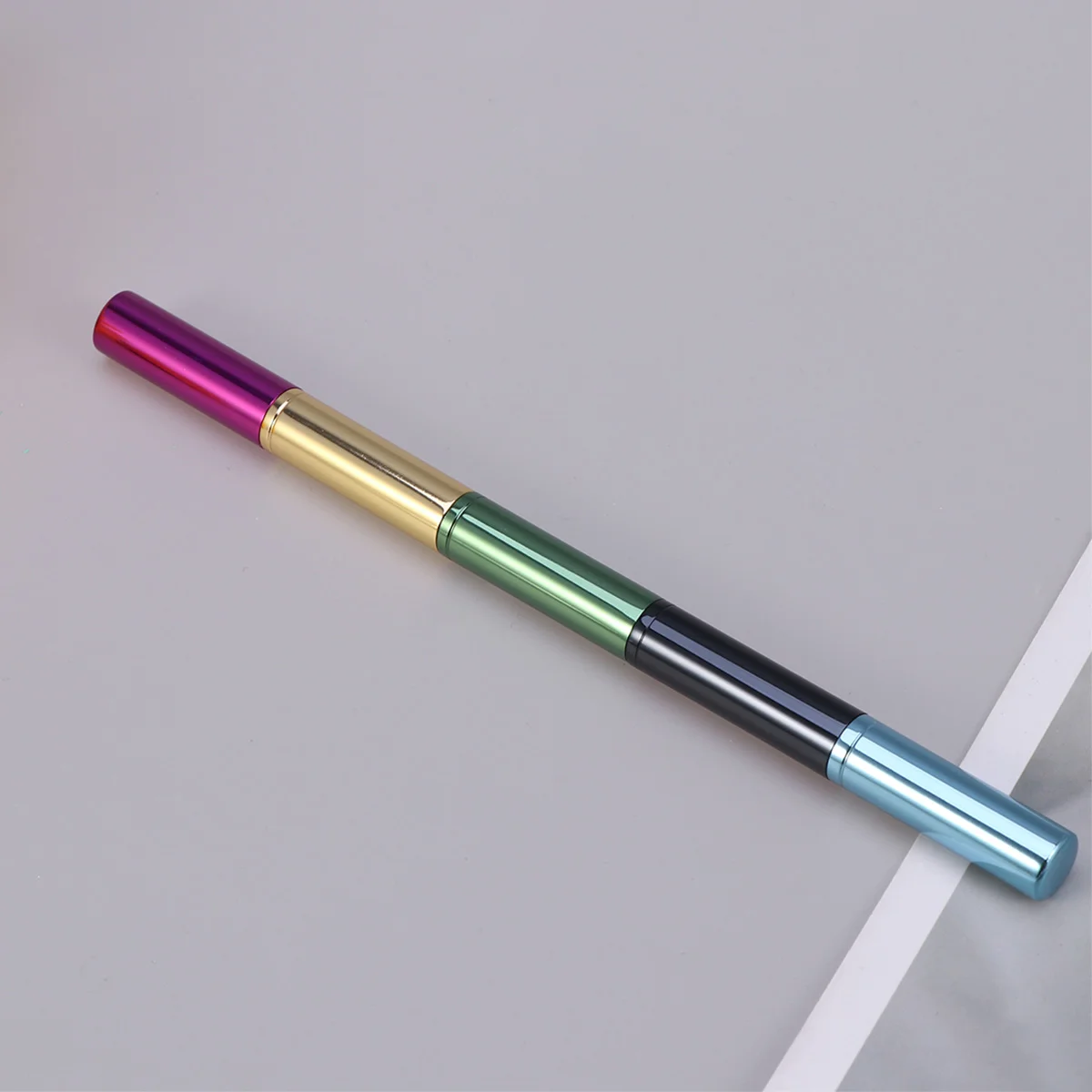 

1PC 4 in 1 Colorful Brush Portable Makeup Brush Set Metal Handle Tools