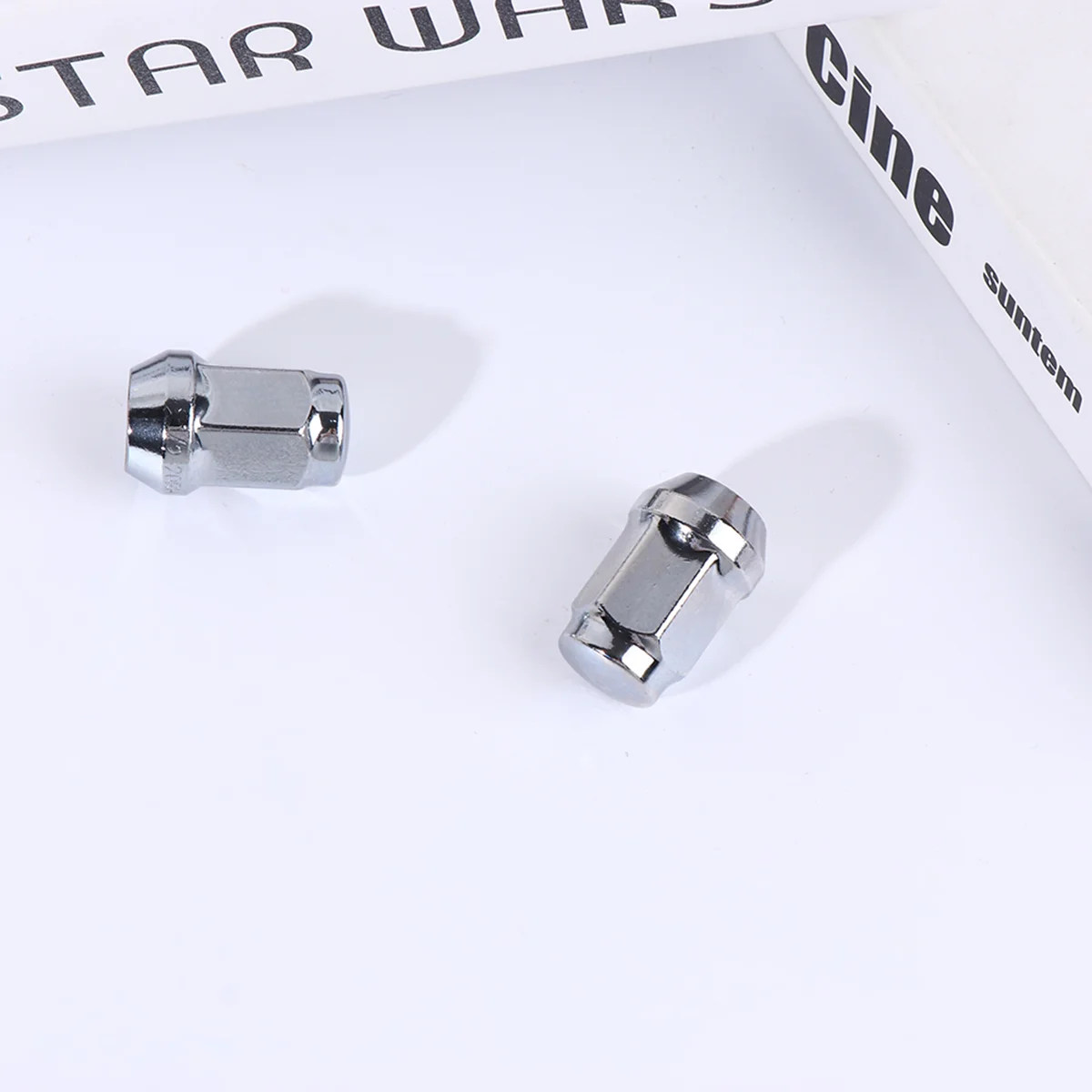 

20 Wheel Nuts Resistance Flanged Surface Screw for Automobile Wheel