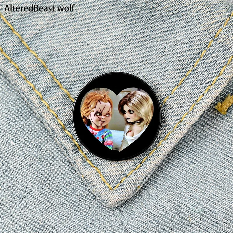 

Chucky and tiffany Printed Pin Custom Funny Brooches Shirt Lapel Bag Cute Badge Cartoon Cute Jewelry Gift for Lover Girl Friends