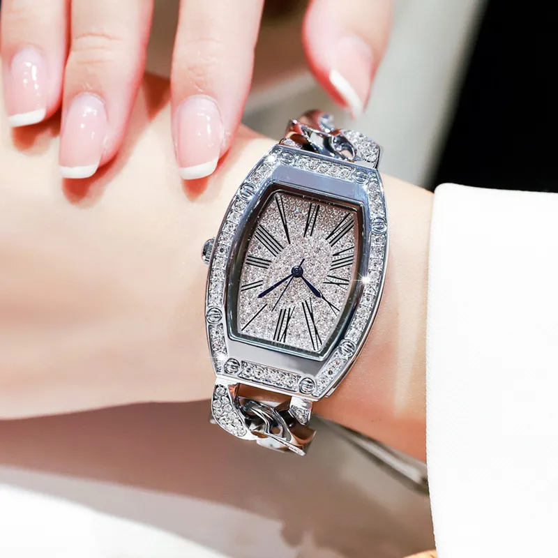 Женские роскошные часы известного бренда из розового золота с браслетом