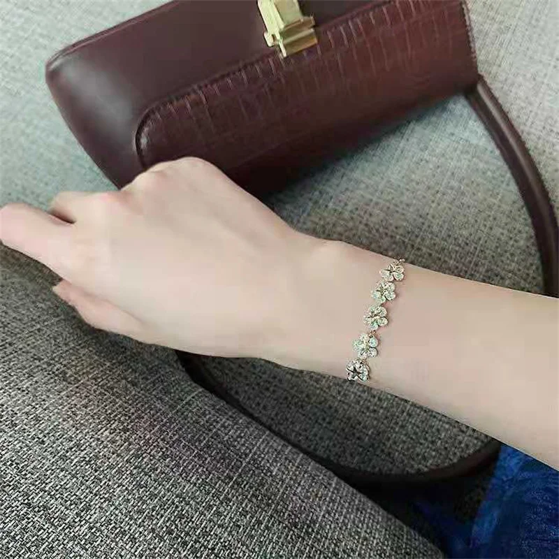 

Plated Alloy Flower Bracelets Zircon Decoration Multi Design Star Heart Charms Bracelet for Femme Pendant Bangle Jewelry Gift