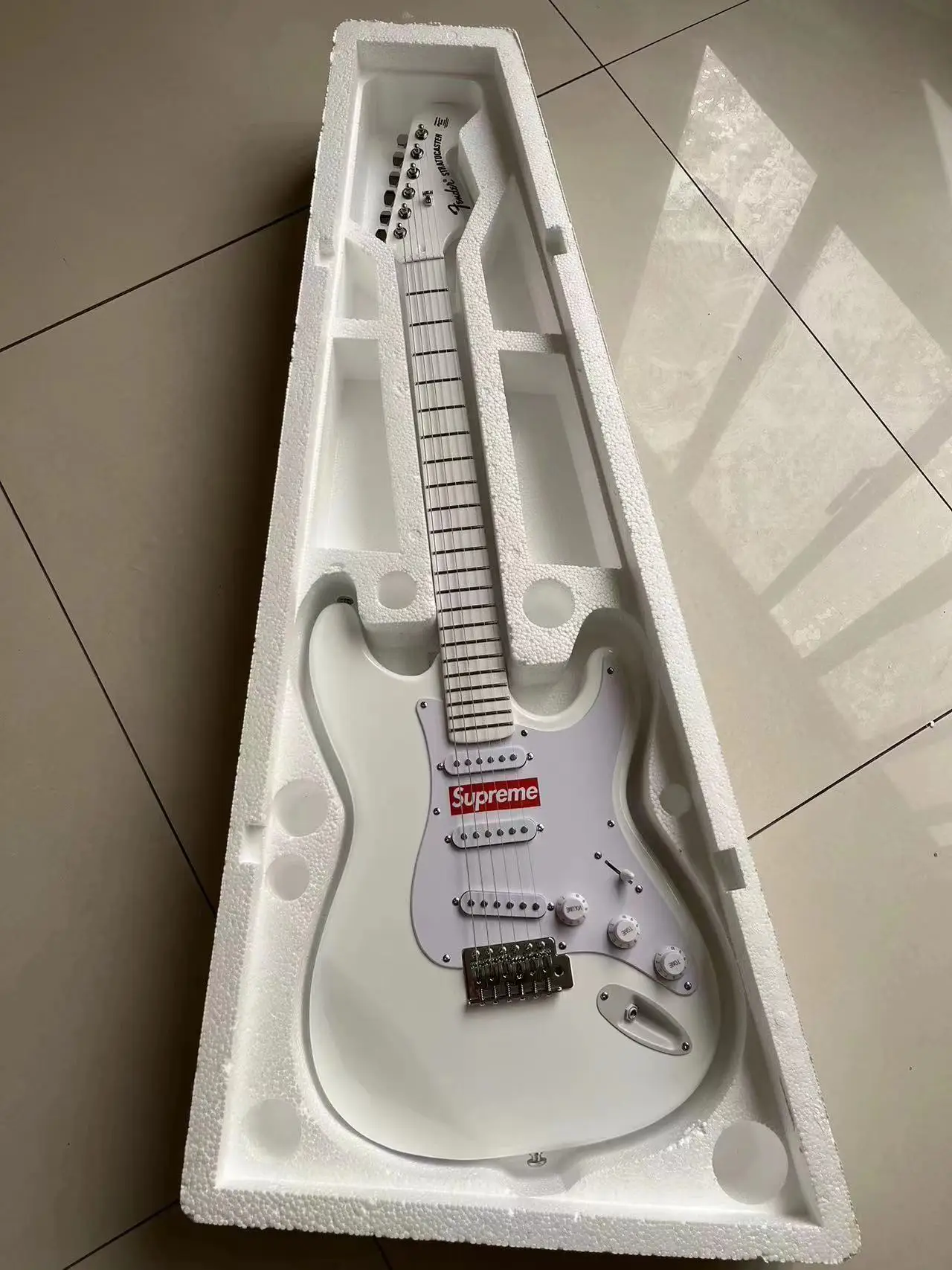 

Отправка в течение 3 дней stratocaste-r custom body 6 string Red Electric Guitar в наличии NHJKI