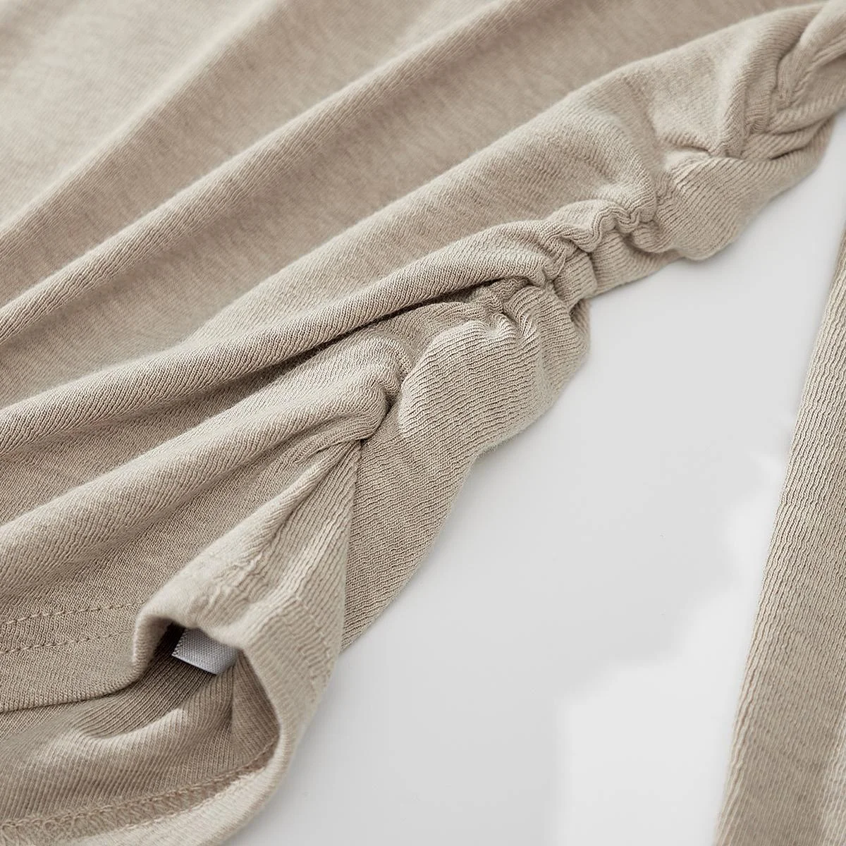 Xiaoyunmi Milk Tea Waist Hugging Pleat Half-high Collar Bottoming Shirt Women Autumn Tight Stretch Unique Hem Inner wear Top |