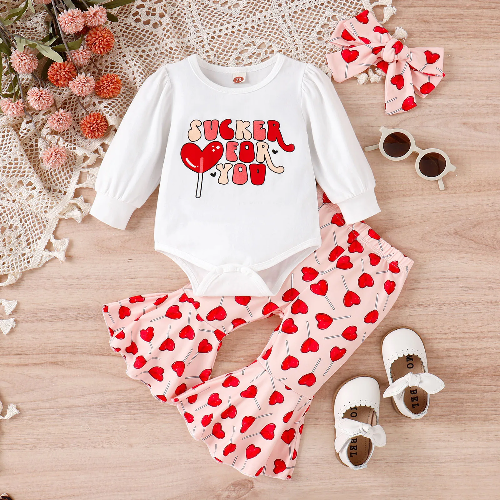 

3Pcs Infant Baby Girls Valentine's Day Clothes Sets Long Sleeve Romper Bodysuits+Hearts Printed Bell Bottoms Sets Girl Outfits