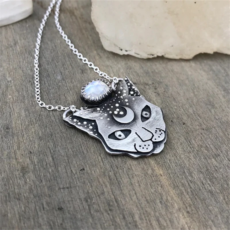 

Bohemian Style Inlaid Moonstone Moon Imprint Textured Cat Face Pendant Personality Men's Women's Necklace Couple Jewelry For Her