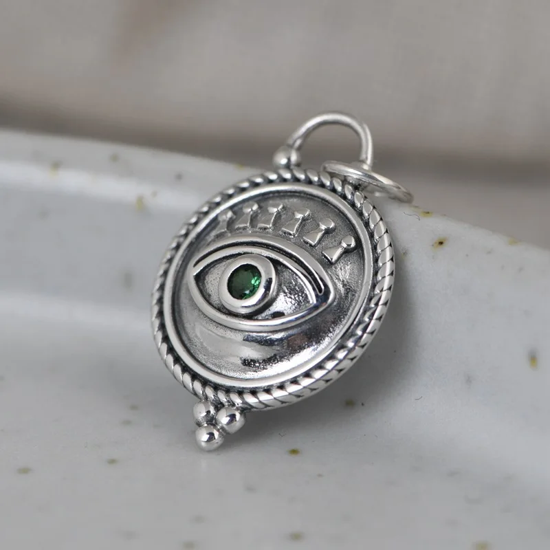 

Кулон из серебра 925 пробы с восемью треграммами