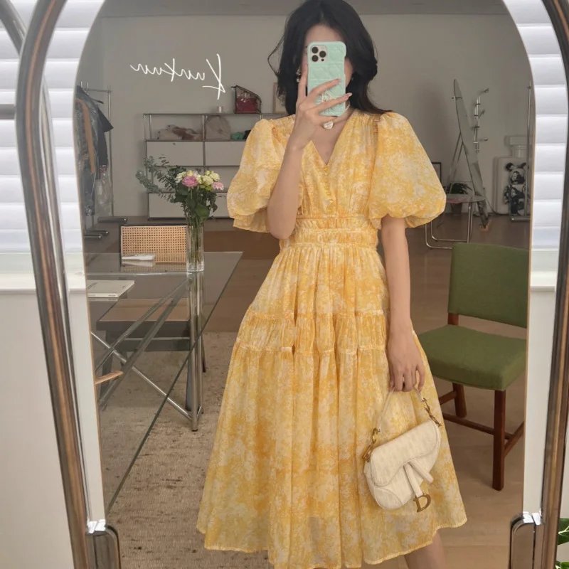 

Женское шифоновое платье с цветочным принтом, средней длины