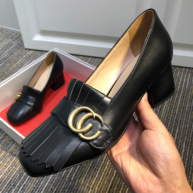 

Женские туфли на среднем каблуке, с круглым носком и кисточкой