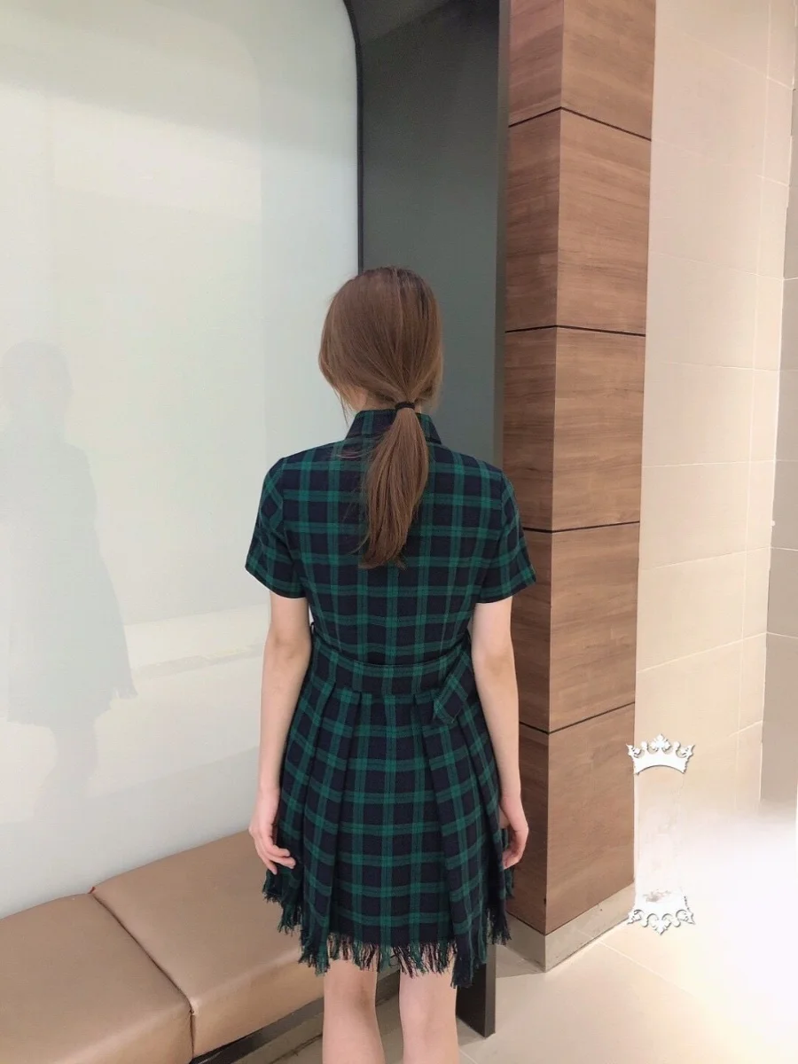 Wang Ziwen Same Sle Hong Kong Ретро Зеленое клетчатое платье с воротником-поло Женская юбка