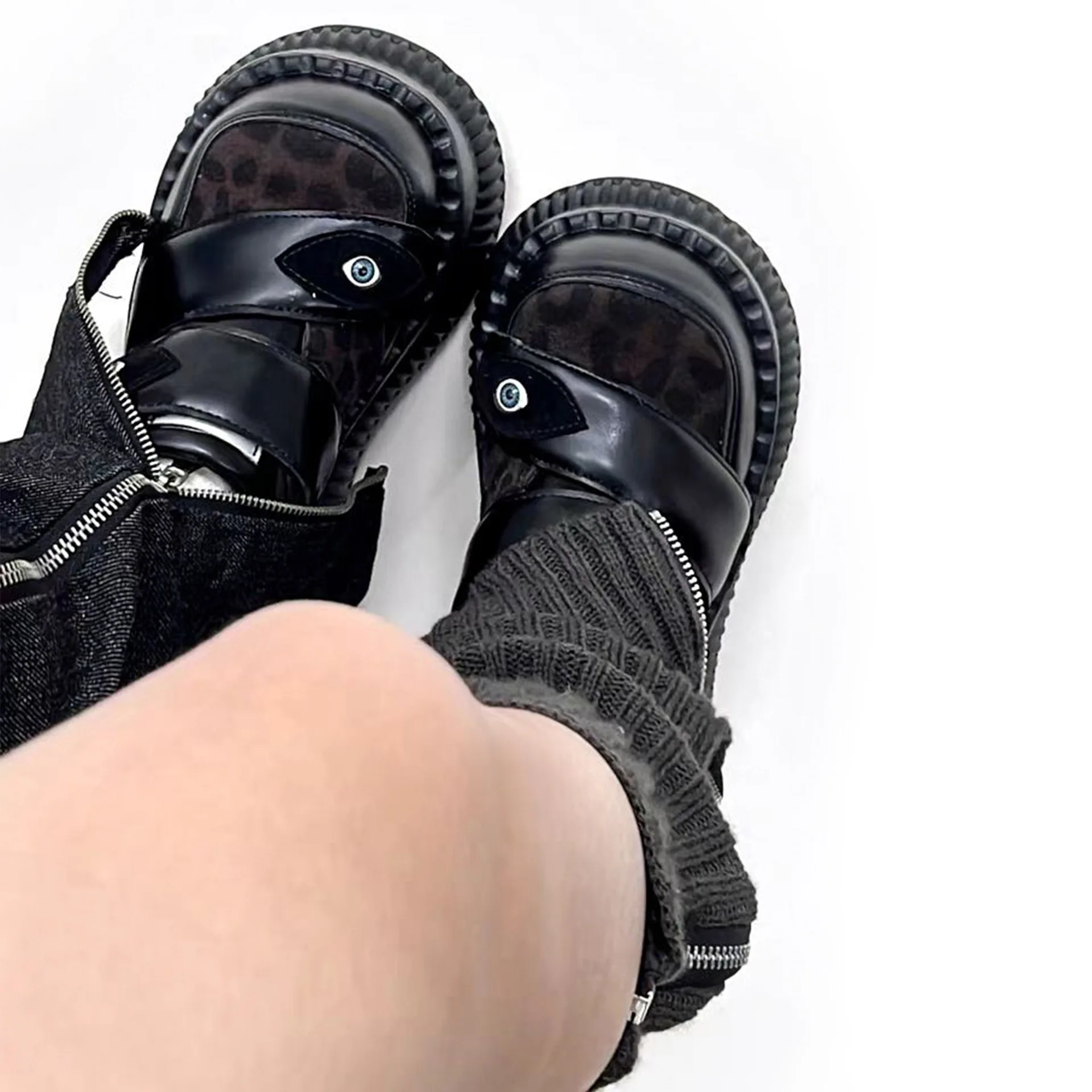 Маленькие кожаные туфли с леопардовым принтом на толстой подошве женские темные