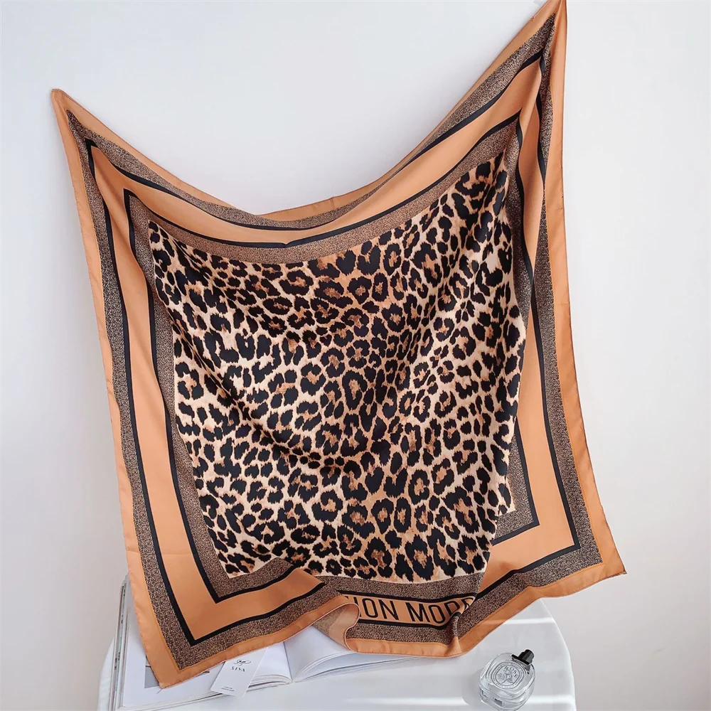 

Luxury Brand 90cm Twill Silk Leopard Scarf Women Headkerchief Shawl Wrap Female Neckerchief Hijab Bandana Hair Hand Accessores
