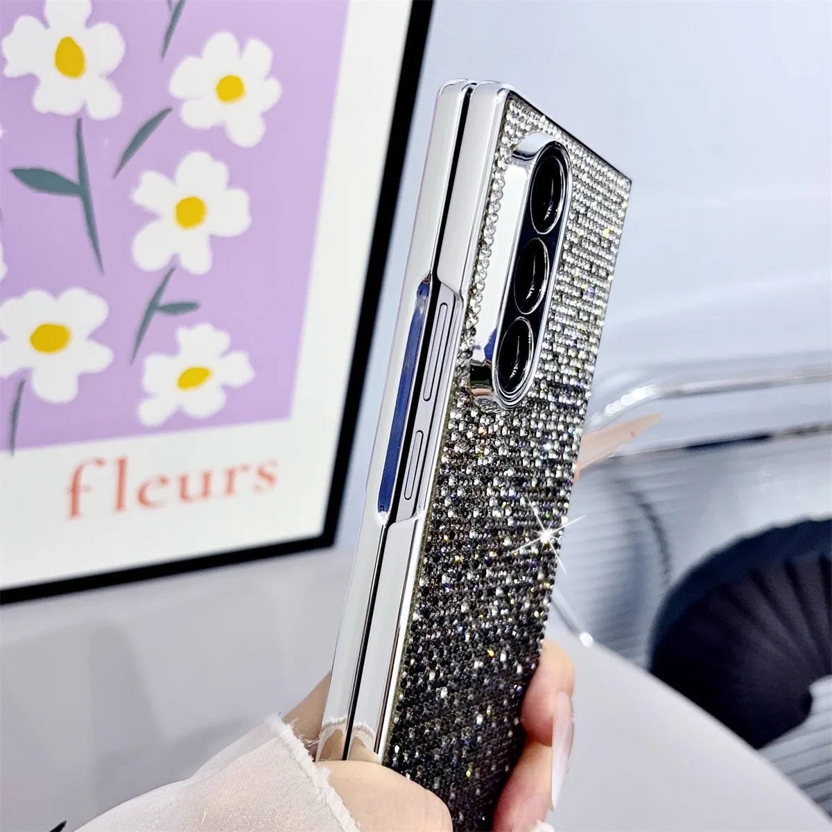Фото Роскошный градиентный чехол с блестками и стразами для Samsung Galaxy Z Fold 8/7/6/5, с кристальной цепочкой и серебряным бампером №3