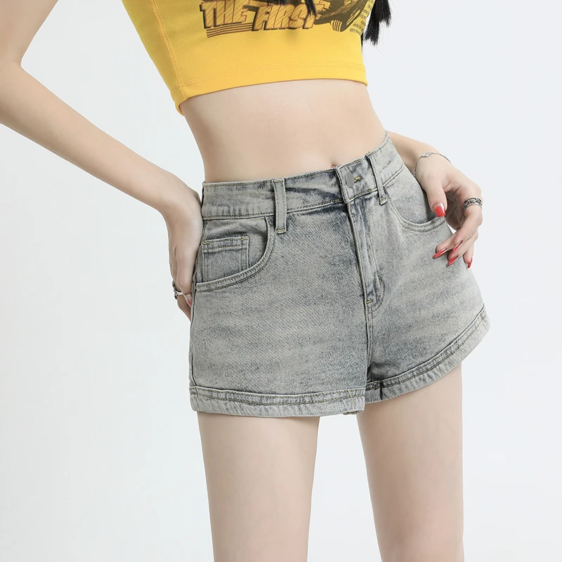 Real time photo of women's 2023 new denim shorts light gray summer high street, American style retro A-line bottom hot pants