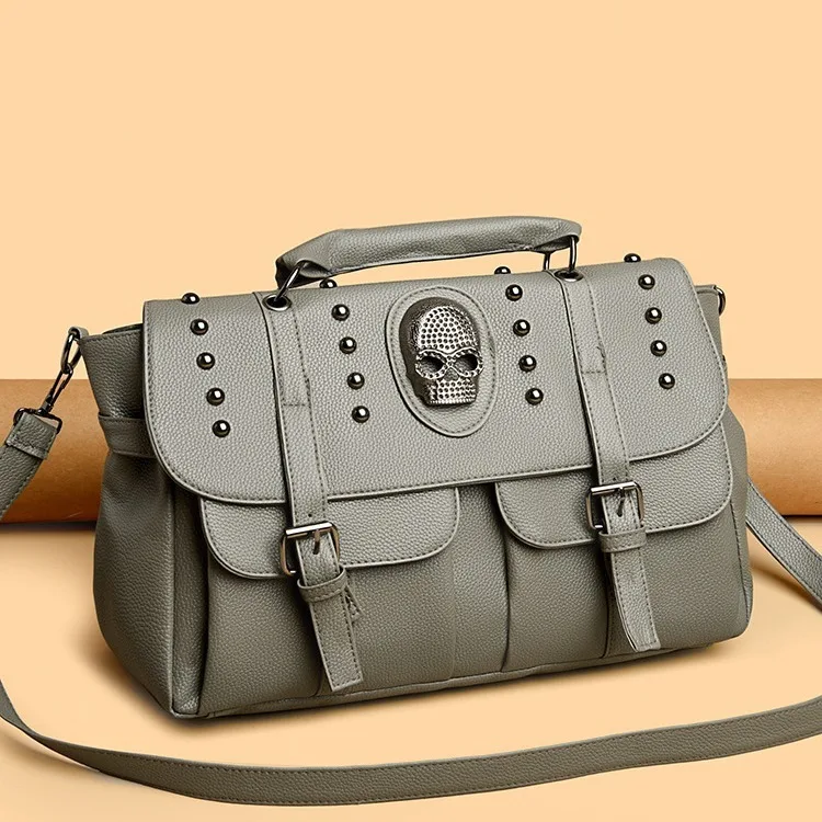 Женская сумочка в стиле панк с заклепками мотоциклетная Диагональная Сумка