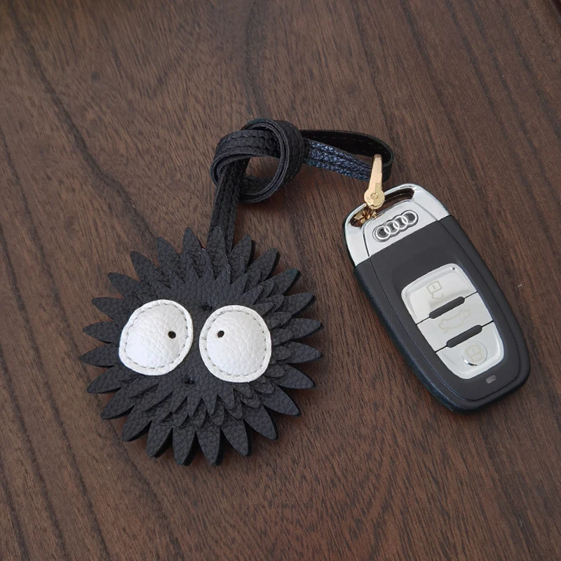 Фото Dustbunny Soot Sprite кожаный брелок черный угольный шар милые вещи ручной работы вдохновляющие подарки для женщин автомобильный рюкзак кошелек Acc №5