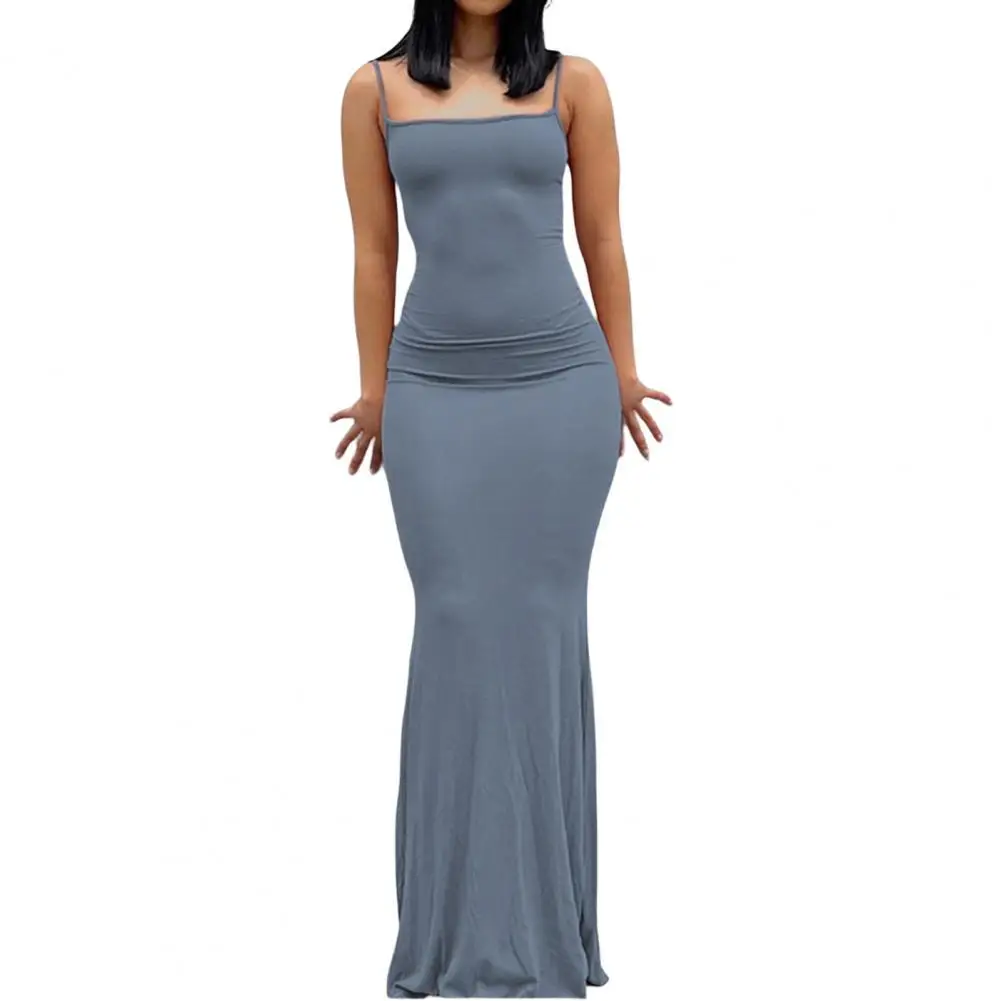 Платье женское эластичное однотонное с открытой спиной на бретелях-спагетти |