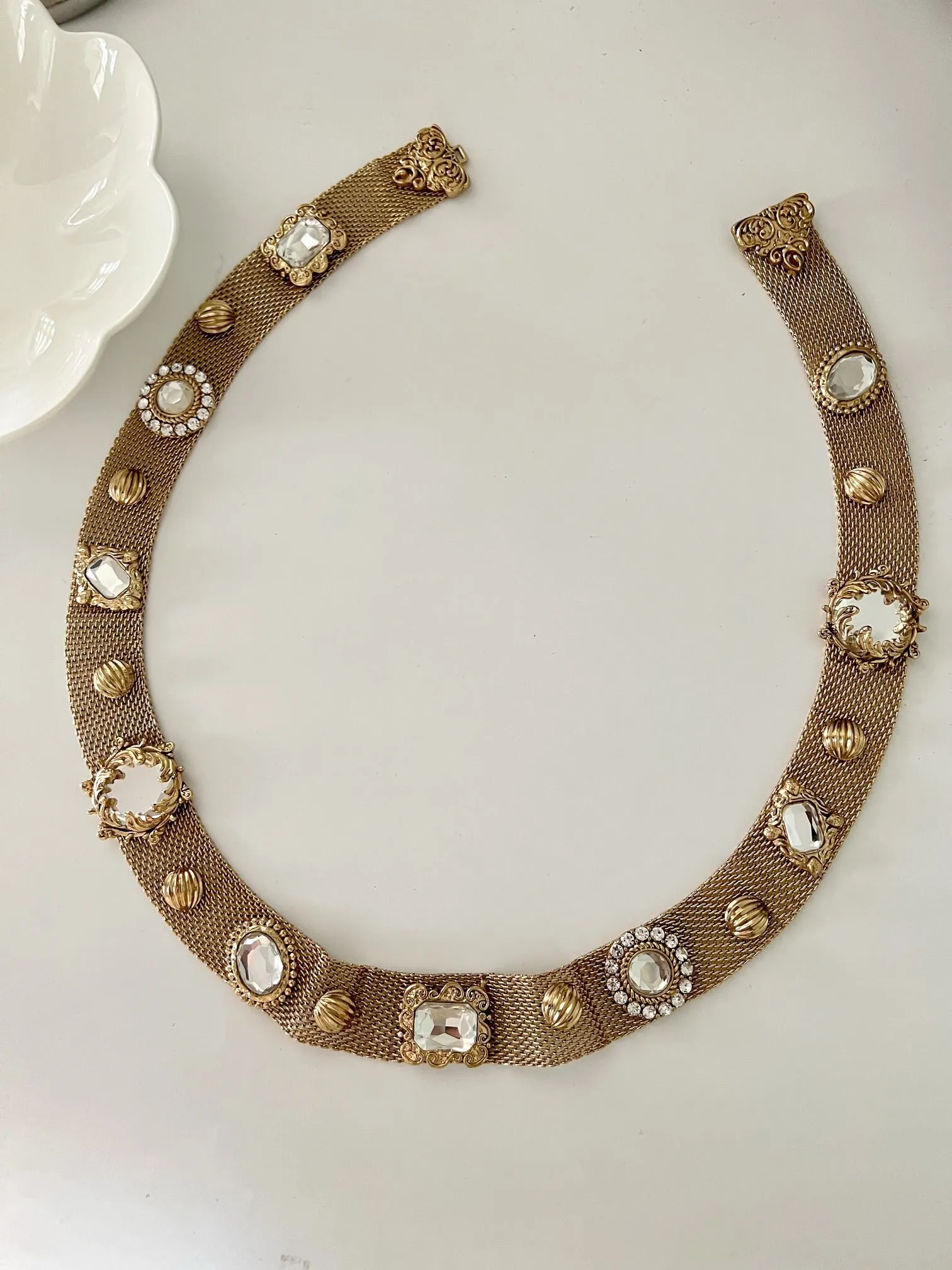 

Европейский и американский внешнеторговый суд в стиле ретро