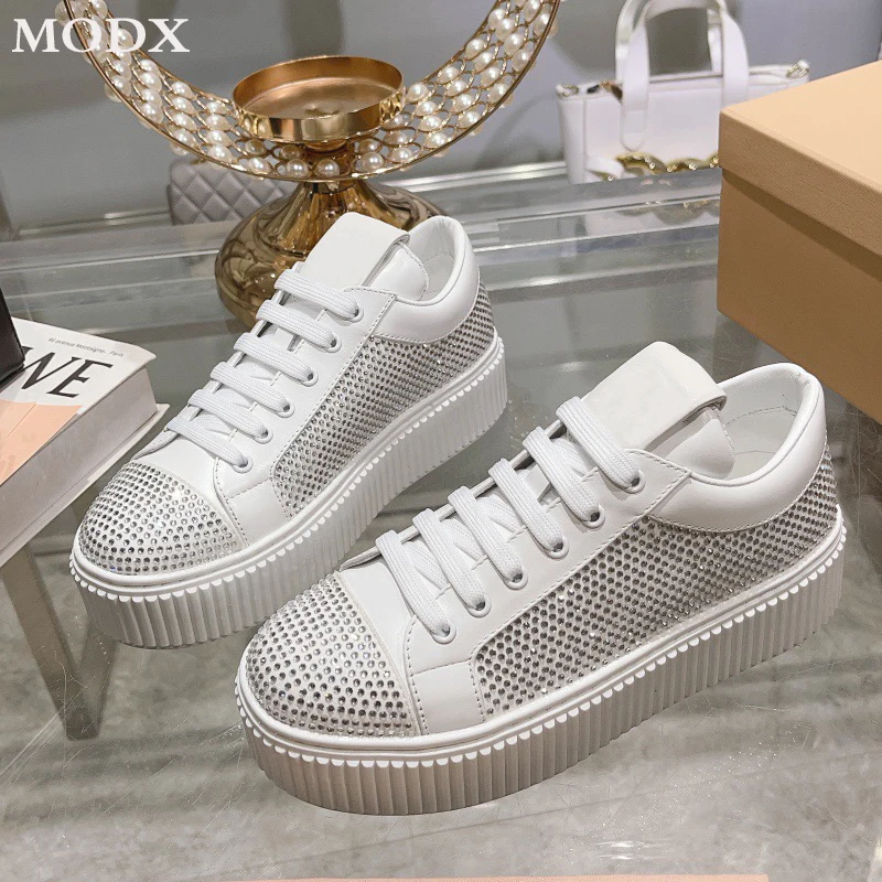 

Модная спортивная обувь со стразами на толстой подошве, белая Новинка 2023, женские универсальные повседневные брендовые кроссовки из натуральной кожи на платформе со шнуровкой