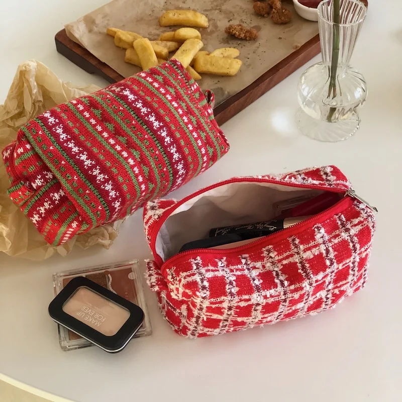 

Large-capacity Cosmetic Bag Snowflake Christmas Cosmetic Bag Knitted Wool Storage Bag Autumn and Winter Plush New Year Gift