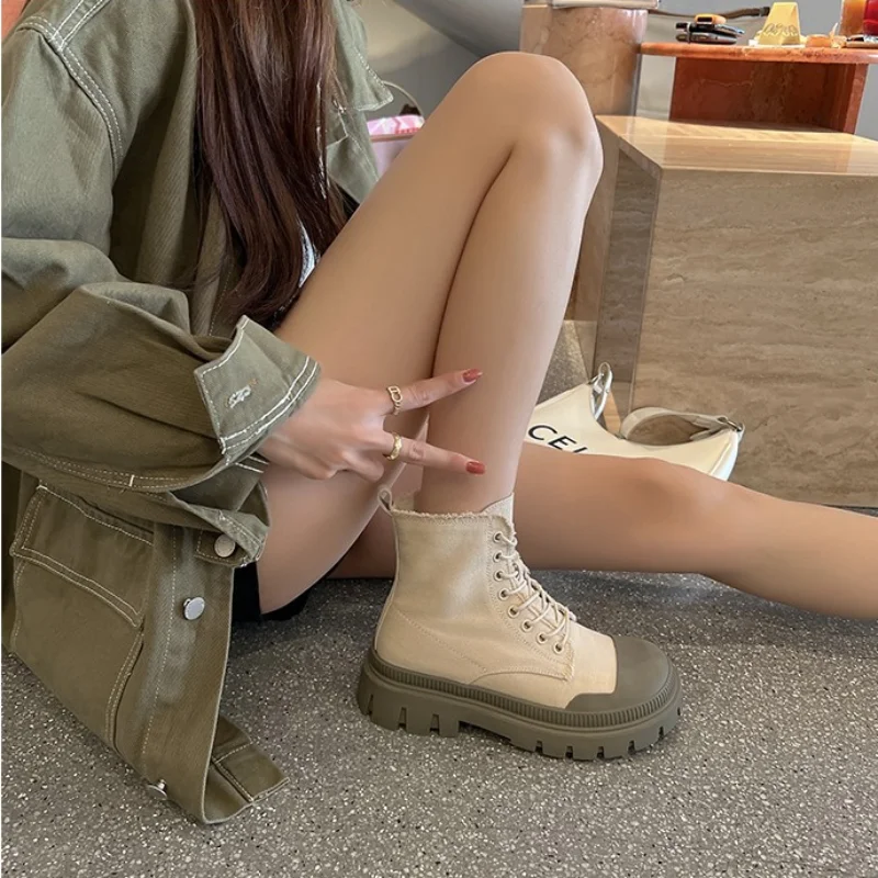 

Новинка осени 2022, холщовые ботильоны на толстой подошве в стиле ретро, женская обувь с высоким берцем, женские ботинки средней длины в брита...