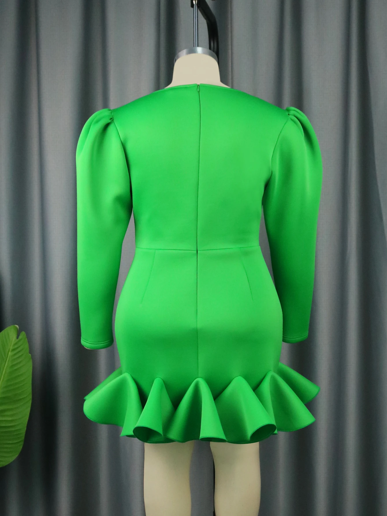 Plus Size V Neck Dresses Green Long Sleeve Sheath Bodycon Package Hip Ruffles Cocktail Evnt Party Gowns 3XL 4XL Outfit for Women
