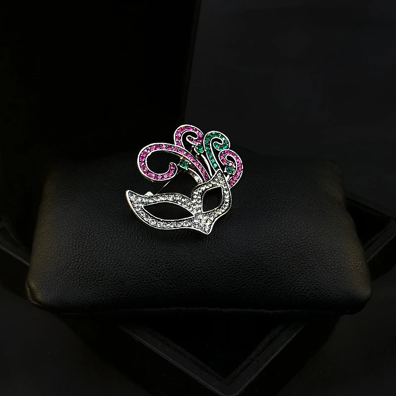 

High-End Exquisite Masquerade Brooch Women Personality Vintage Ornament Pin Corsage Clothes Accessories Rhinestone Jewelry Pins