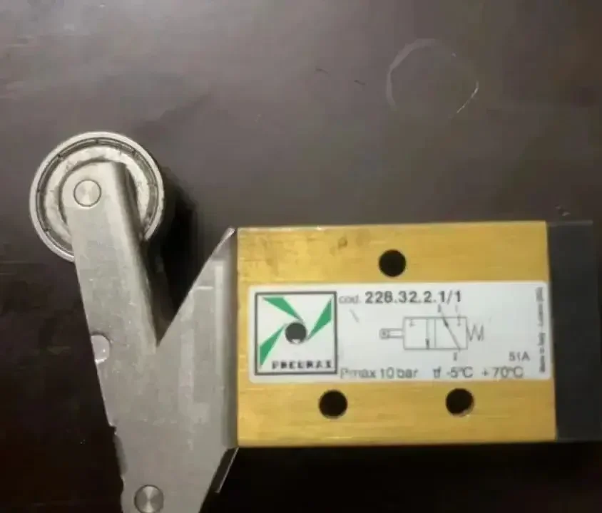 PNEUMAX News Электромагнитный клапан 228.52.9/2 228.52.2.1/1 |