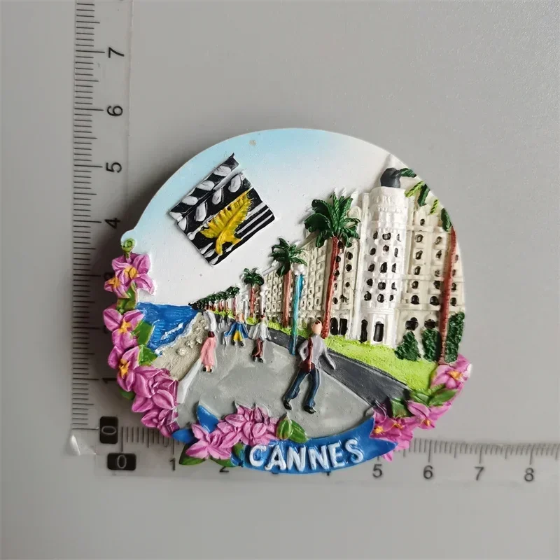 

Французские магниты для холодильника