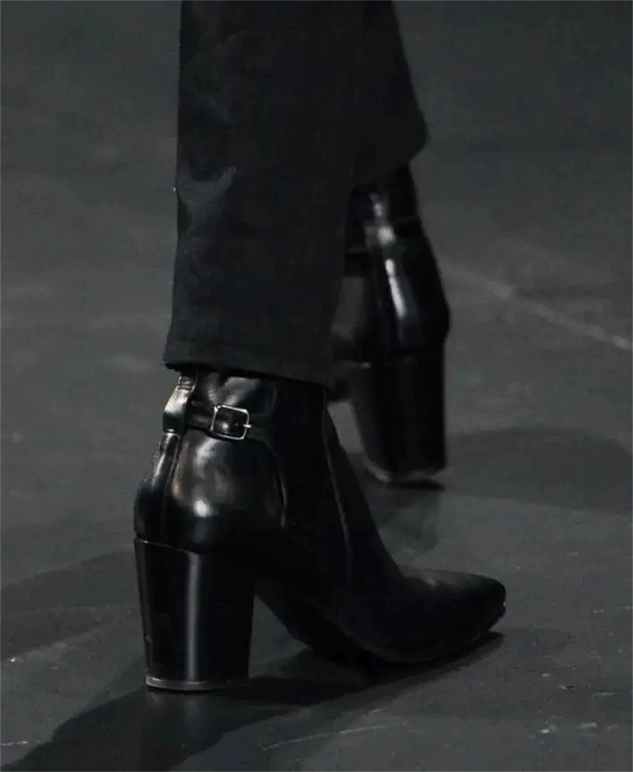 Эксклюзивные мужские ботинки на высоком каблуке 8 см с пряжкой щиколотке из