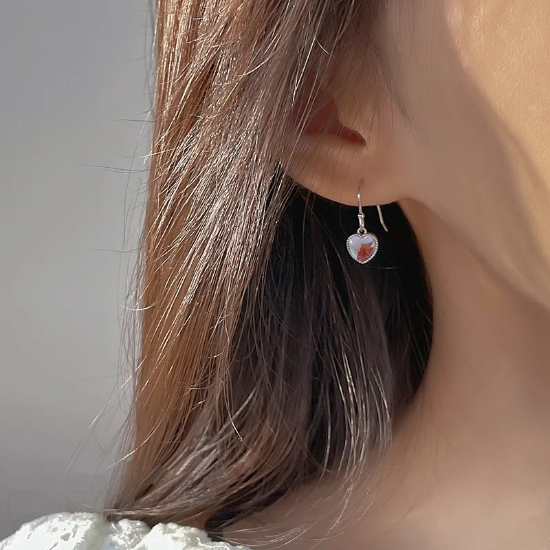 Женские серьги-подвески из серебра 925 пробы с кулоном в виде сердца