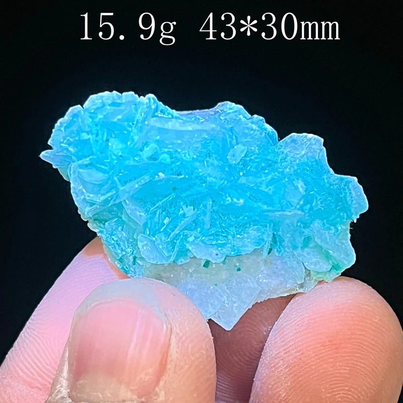 

Зеленый рогрит, минеральный образец