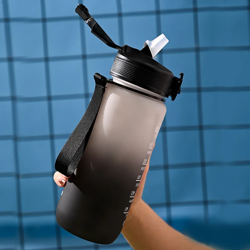 

Портативная бутылка для воды 700 мл с трубочкой