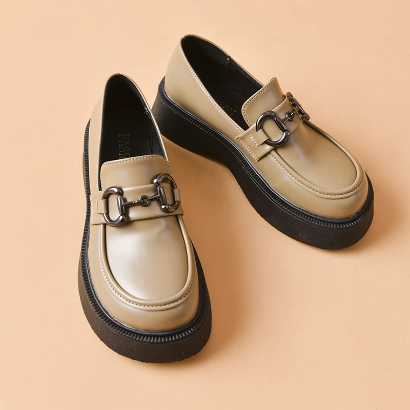 

Platform Shoes Women Chunky Women Leather Loafers Round Toe Metal Chain Slip on Ladies Flats Handmade Shoes Woman J43