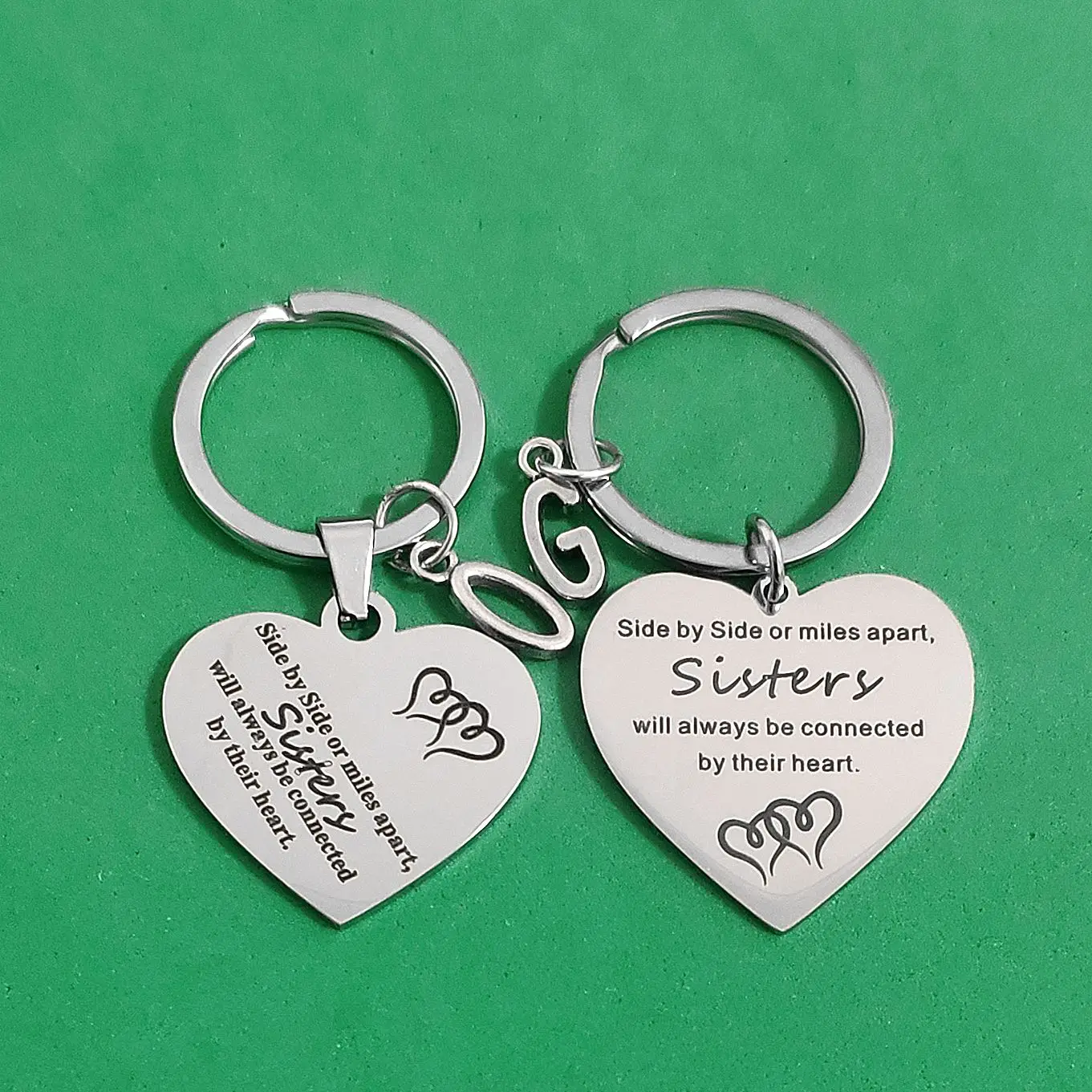 

Anniversary Keychain for Car Keys 26 Initials Stainless Steel Heart-shaped Keyring Sistery Best Friend Creative Gift Birthday