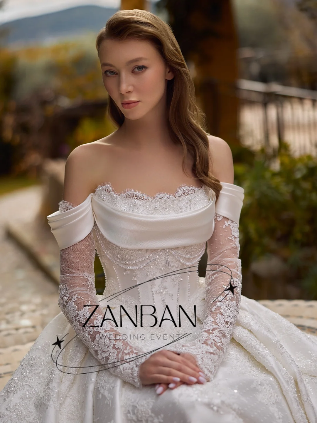 Фото Свадебное платье ZanBan A-силуэта для женщин, с открытыми плечами, длинными рукавами, 2026, с жемчугом, бисером, кружевом, шлейфом, на заказ №2