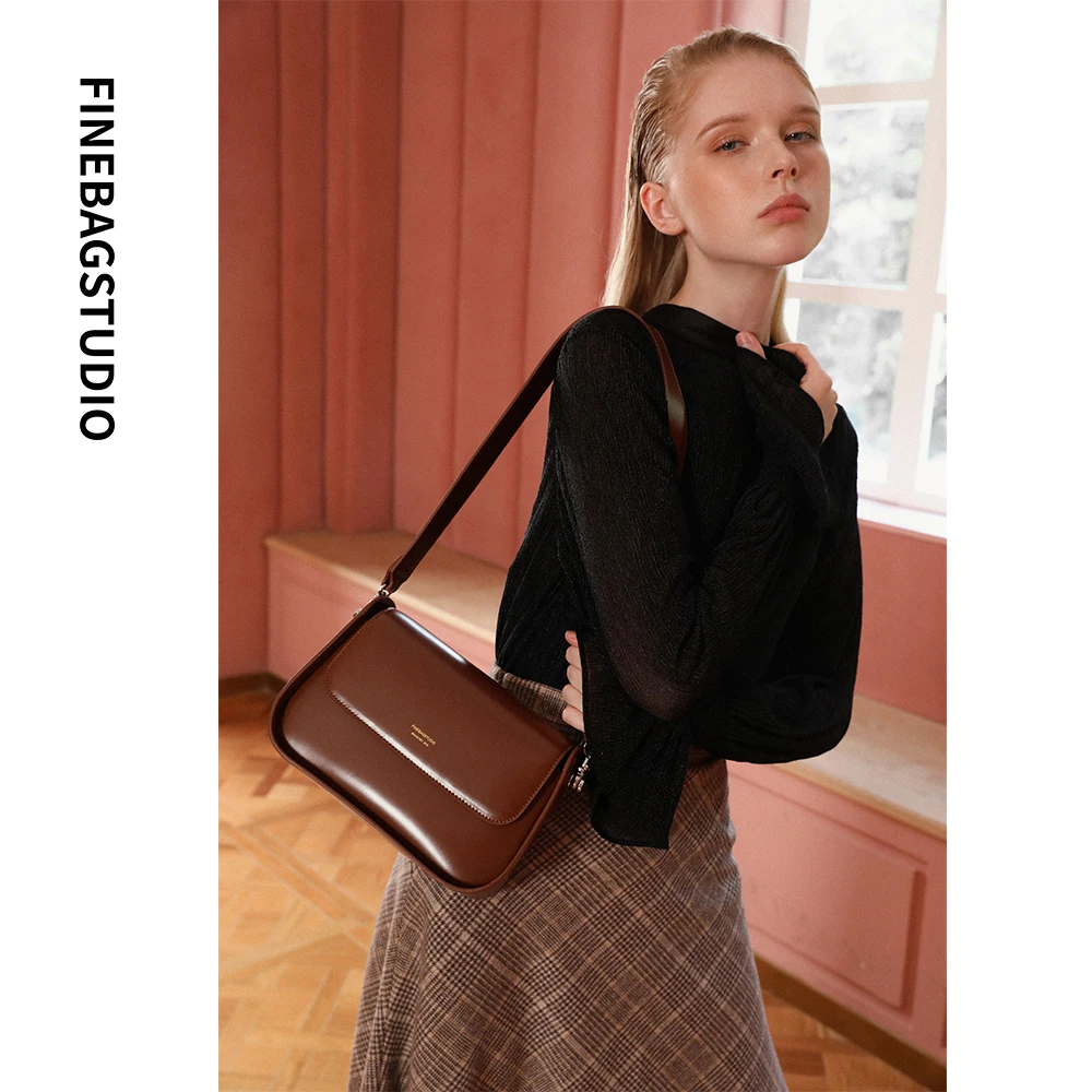 

2022 new retro messenger bag female small bag female niche design simple fashion Joker